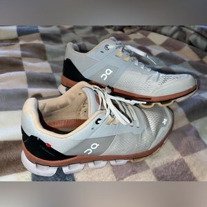 On cloud helion running shoes sneakers